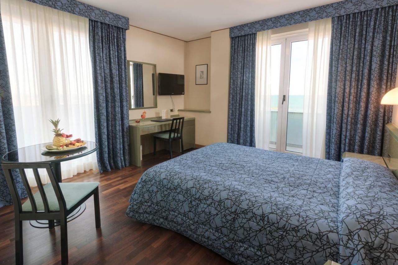 Hotel Royal Фермо Екстериор снимка