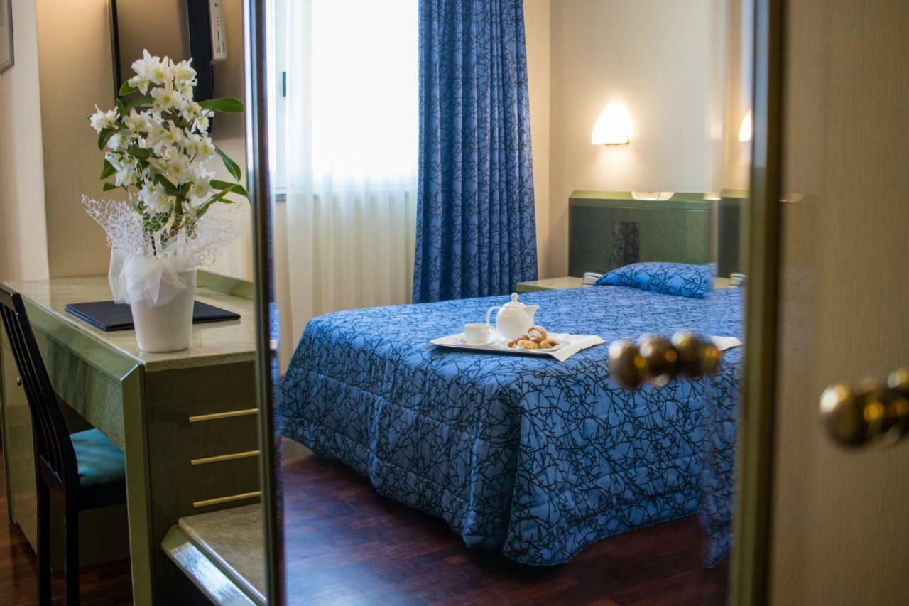 Hotel Royal Фермо Екстериор снимка