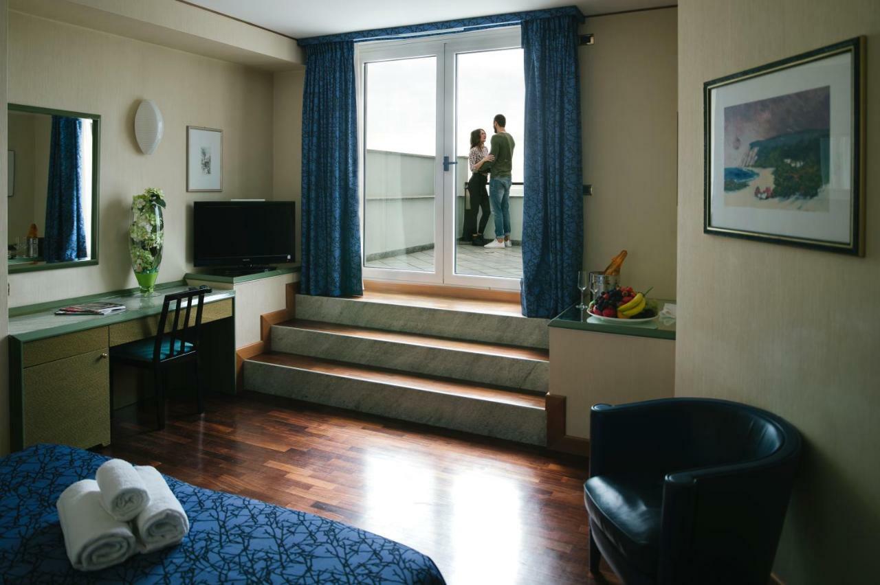 Hotel Royal Фермо Екстериор снимка