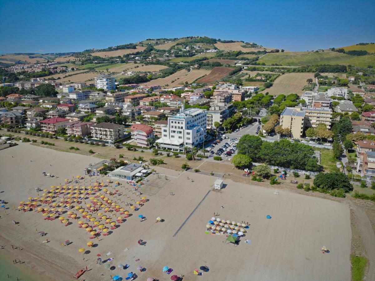 Hotel Royal Фермо Екстериор снимка