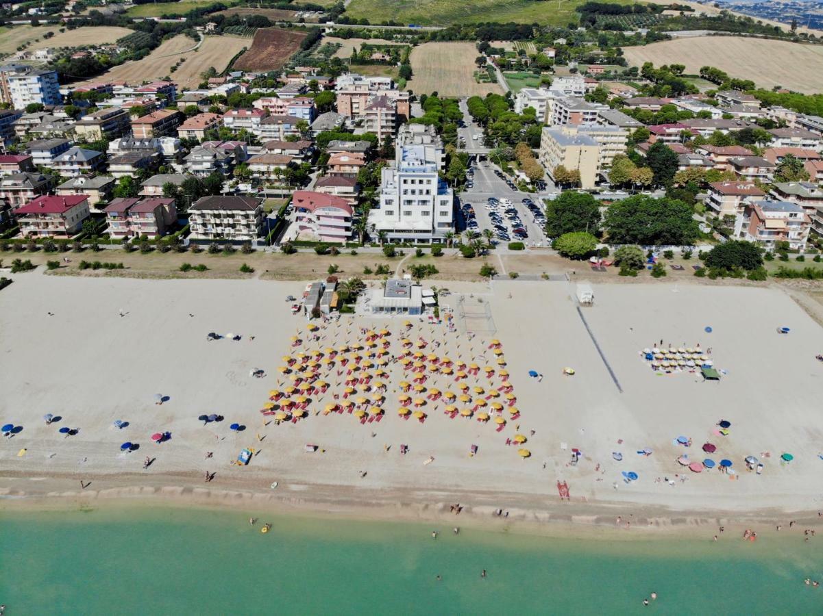 Hotel Royal Фермо Екстериор снимка