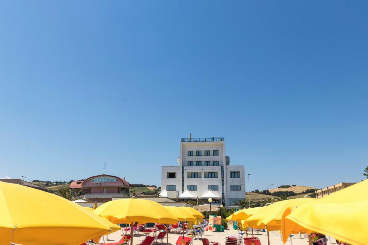Hotel Royal Фермо Екстериор снимка