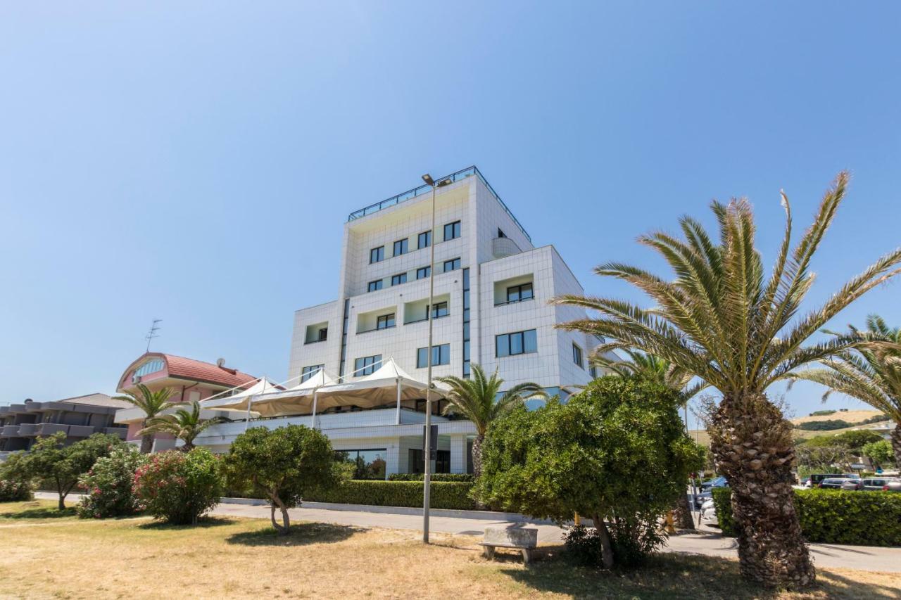 Hotel Royal Фермо Екстериор снимка