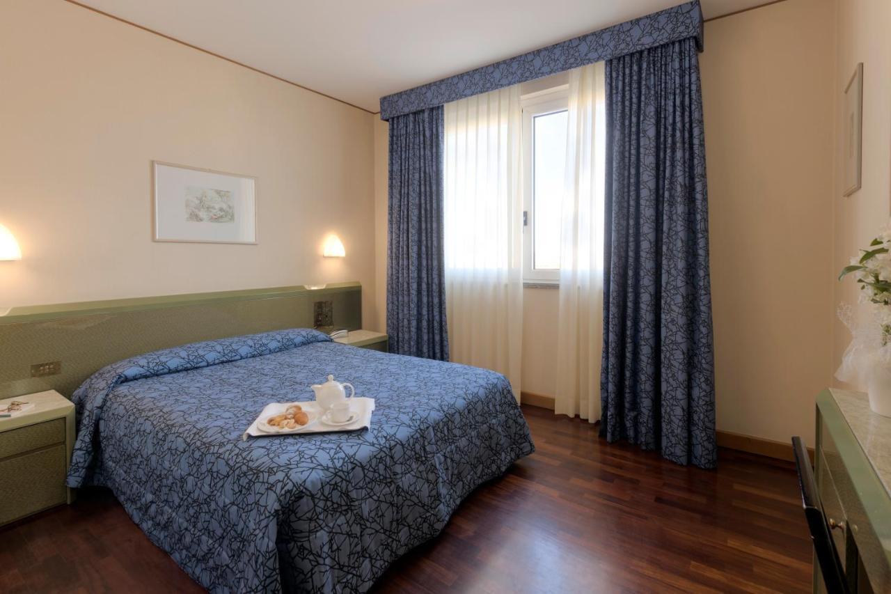 Hotel Royal Фермо Екстериор снимка